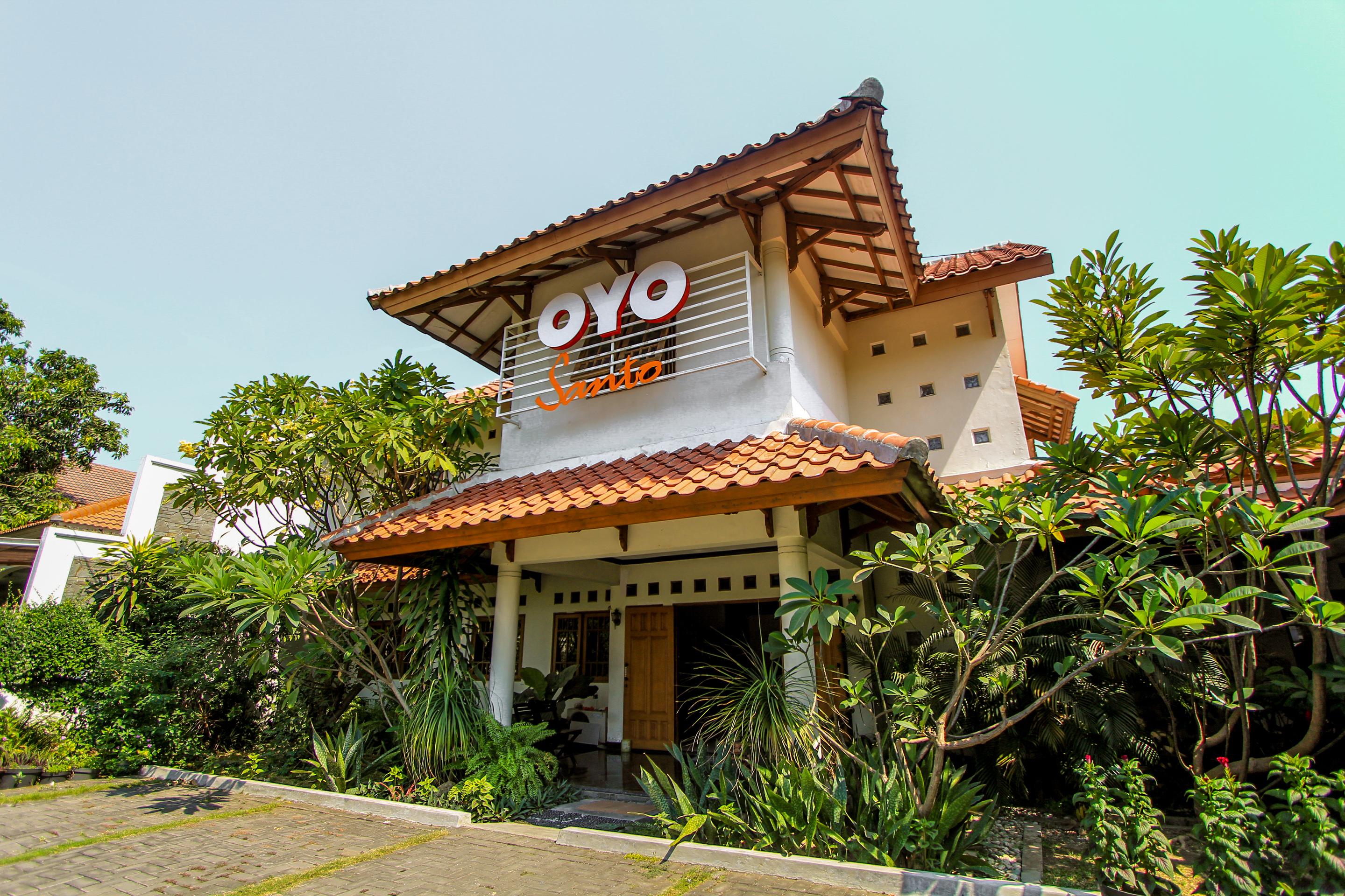 Santo Guest House Tropodo Brebek Exteriér fotografie